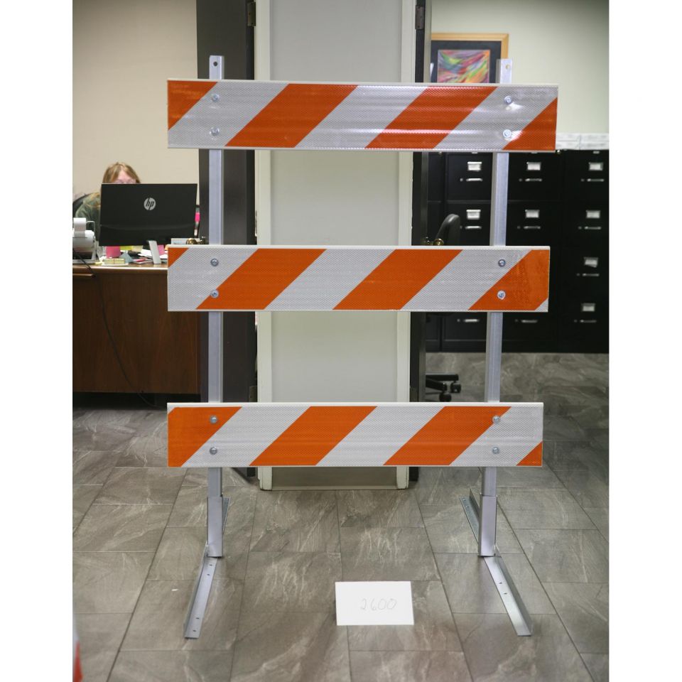 TD2600 Type III Works Barricade – Plastic/Angle Steel | Three D